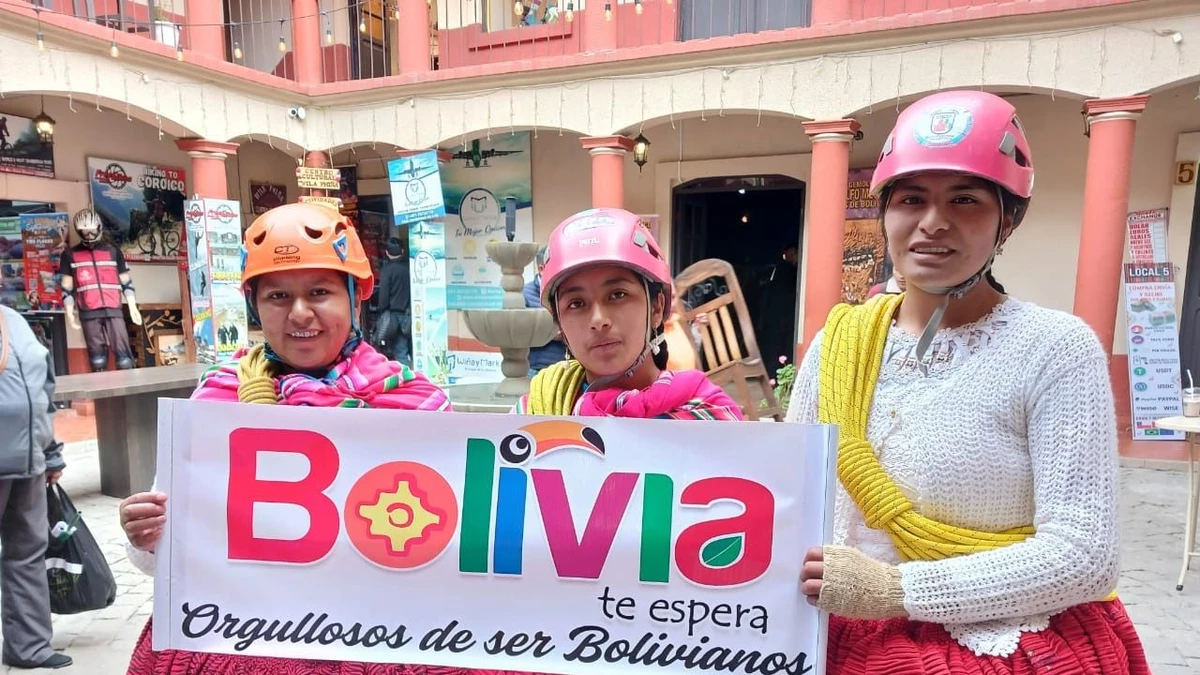 Cholitas escaladoras dan ejemplo de resiliencia, en el mes de La Paz