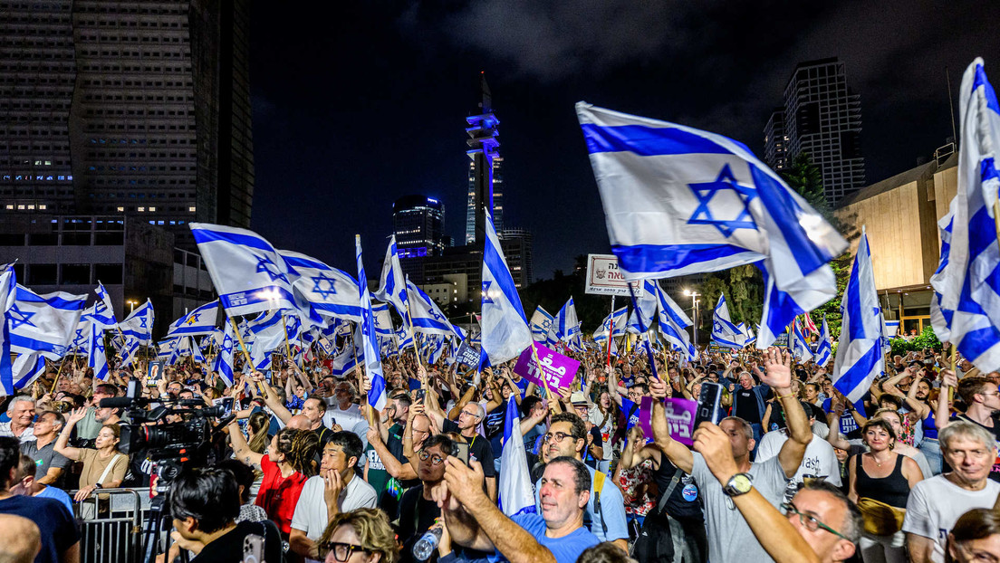 Decenas de miles de israelíes protestan contra Netanyahu antes de las elecciones