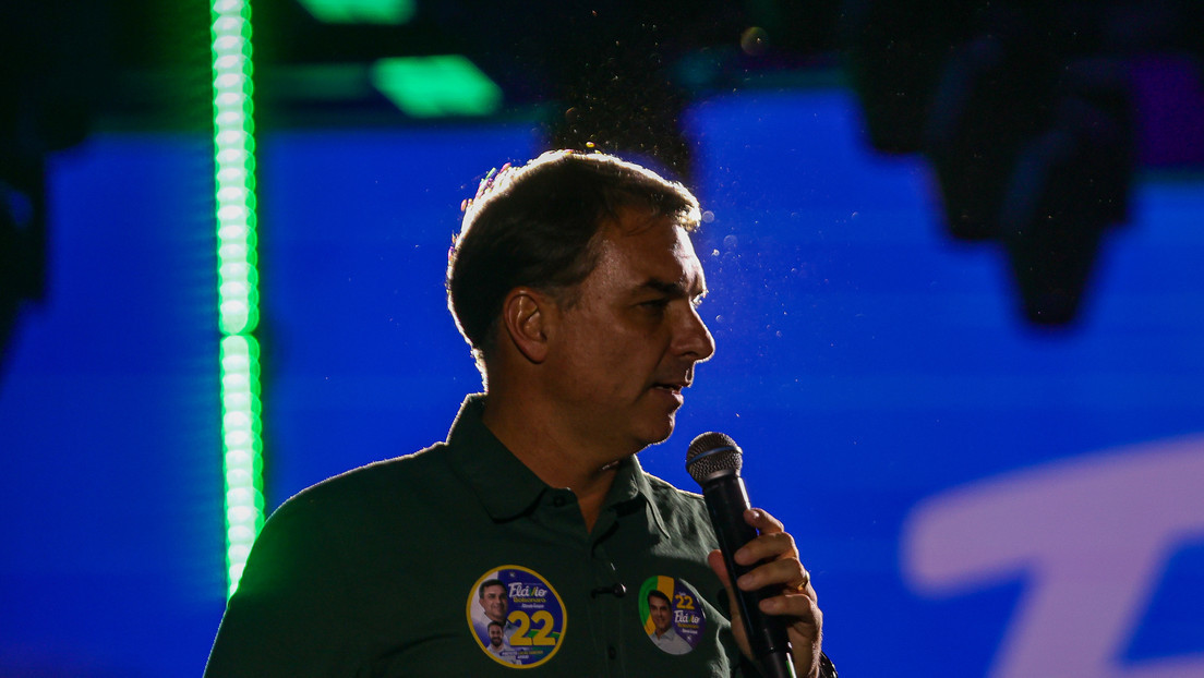 Las cinco controversias judiciales que rodean a Flávio Bolsonaro tras su salida de Brasil